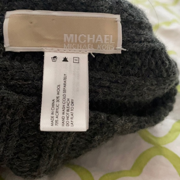 EUC Michael Kors Infinity knit scarf - Picture 3 of 3